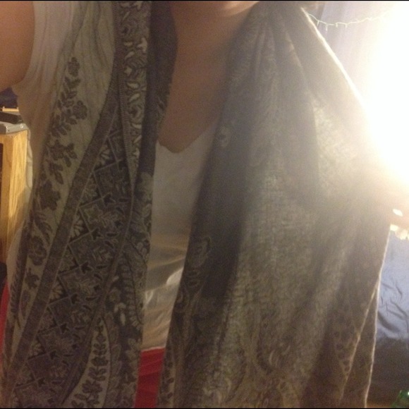 Scarf - Picture 1 of 4