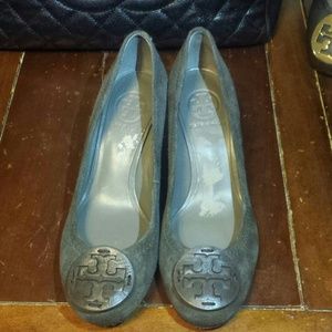 Tory burch gray suede wedge
