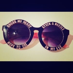 💘 Cross My Heart Sunglasses Pink w/ FREE CASE 😎