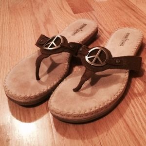 Minnetonka Brown Suede Peace Sign Sandals