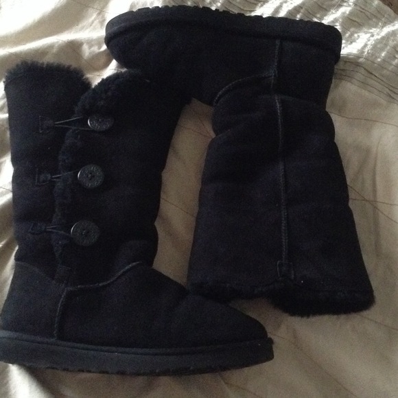 Size 10 authentic UGG snow boots