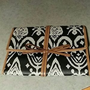 Stella & Dot travel jewelry companion