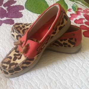 Great pair of boat shoes !!  I wore these 2 times