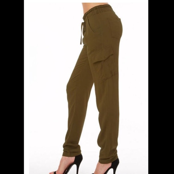 ❌SOLD❌Olive green soft cargo pants