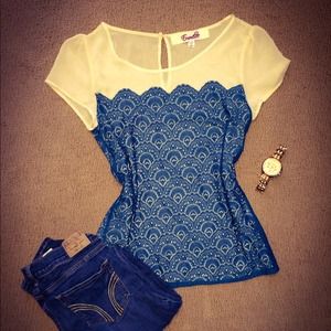 🌴WHITE AND TEAL LACE TOP🌴