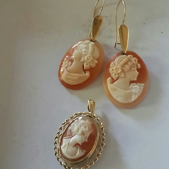Cameo earrings and pendant in 14 k real gold.