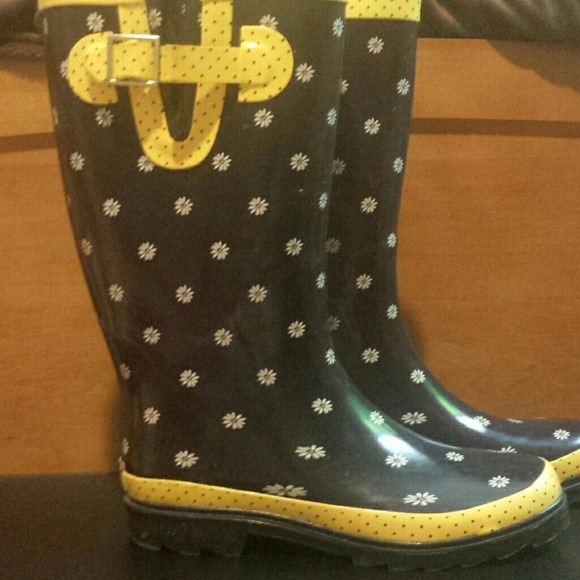 Flower rain boots!!