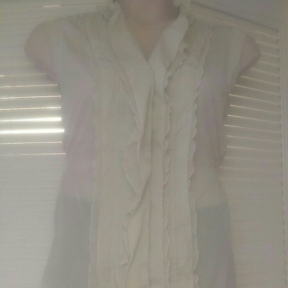 Cream colored top with ruffles and side cinch xl