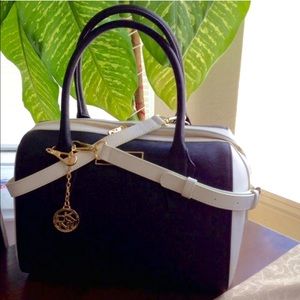 ✨DKNY✨ Black & White  W/Gold Detail Satchel