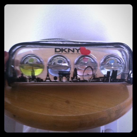 DKNY -Special Travel Edition