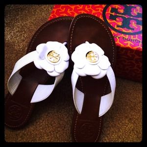 ❎Sold ❎Tory Burch white floral sandals