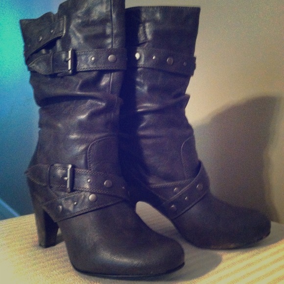 Stunning healed leather boots