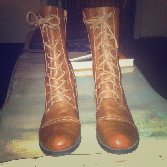 Brand new combat boots, and no defects.