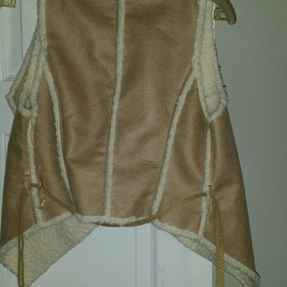 Camel vest