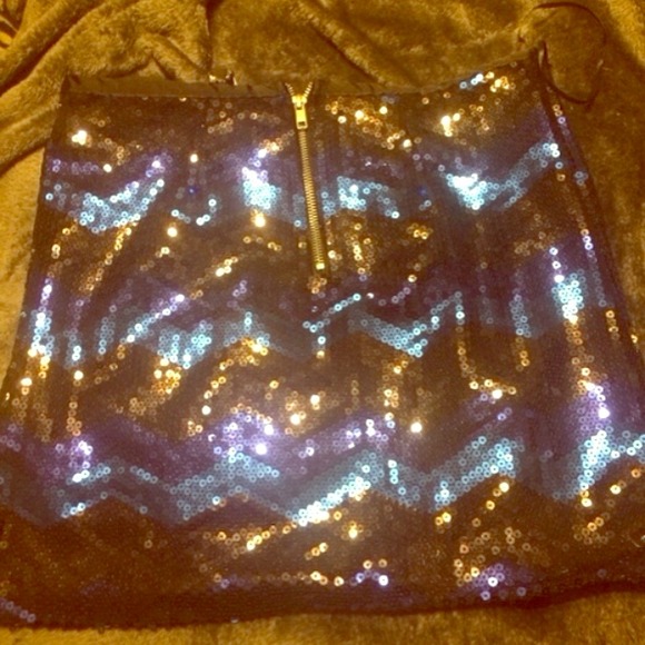 Chevron sequin zip up mini skirt