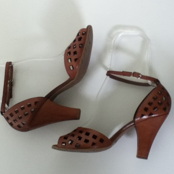 gianni bini Shoes - Gianni Bini brown leather ankle straps