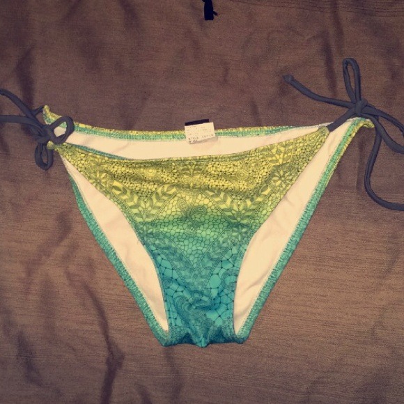 Hurley bikini bottoms - Picture 1 of 2