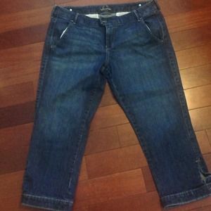 Old navy Diva capris in a dark rinse color