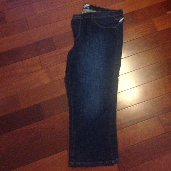 Old navy Crapri  in a darker rinse color