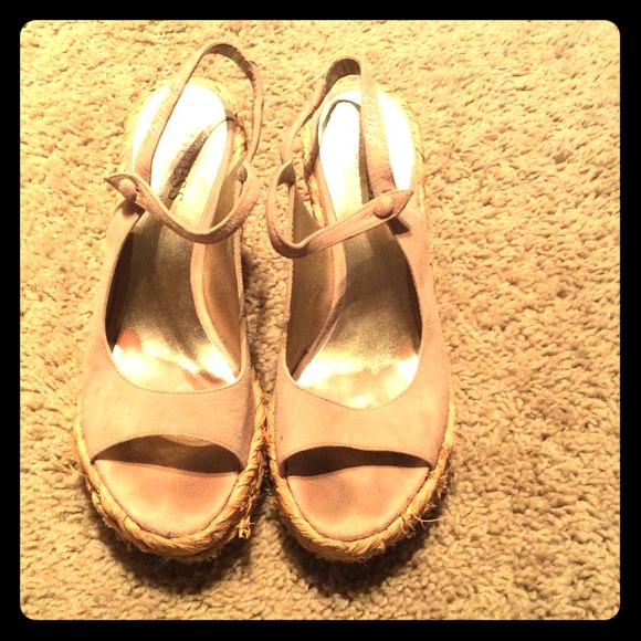 Pale pink suede wedges