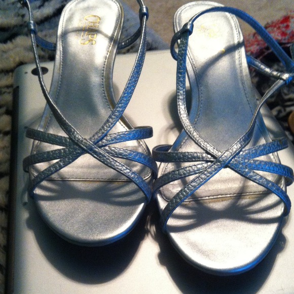 silver heels - Picture 1 of 3