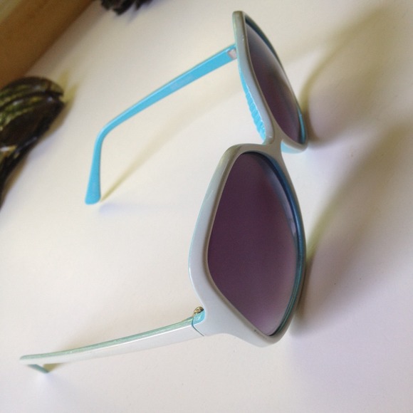 Pair of PacSun Sunglasses - Picture 3 of 3