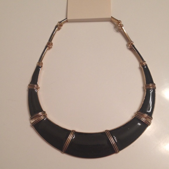 Forever 21 Jewelry - Trendy  forever 21 black bib necklace
