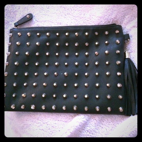 Studded clutch