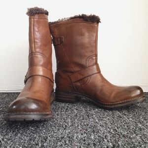 Clarks Majorca Sun Boots in Brown Lea