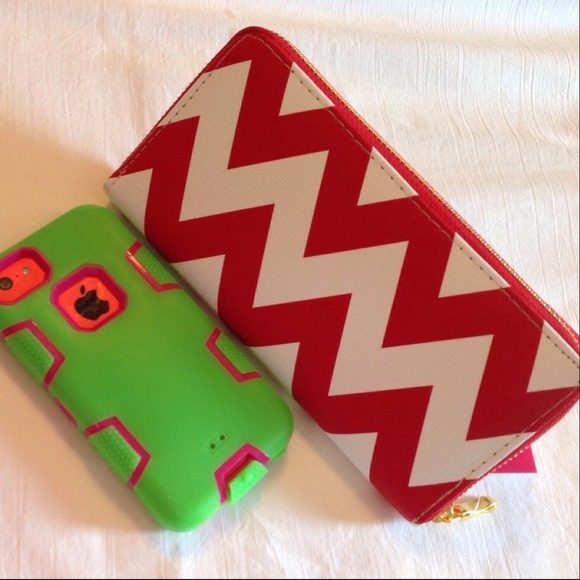 Red & white chevron zipper wallet - Picture 2 of 3