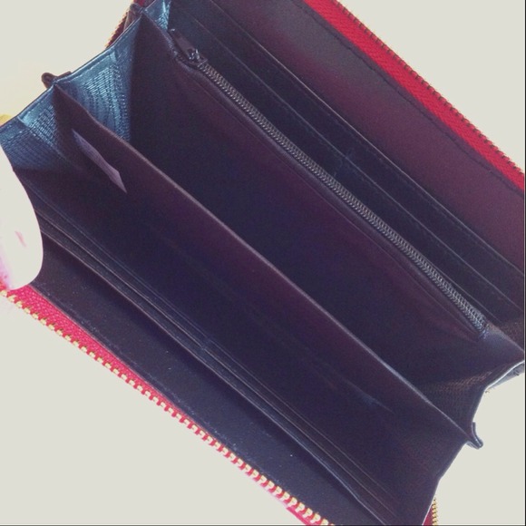 Red & white chevron zipper wallet - Picture 3 of 3