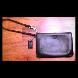 ✨Sold on Threadflip✨Coach Black leather wristlet
