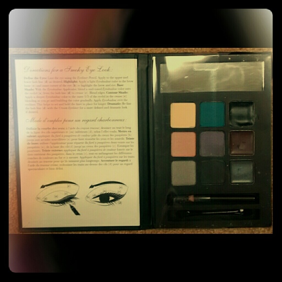NWT E.L.F. Beauty Book Smokey Eye