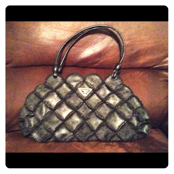 A Prada handbag only used 2 times - Picture 1 of 3