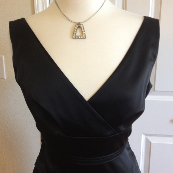 Too elegant black is always the best for a dress - Picture 2 of 4