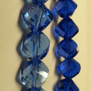 Stretchy sparkly blue bracelet