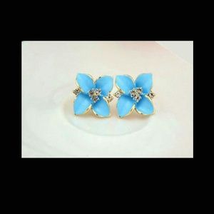 💰💰💰Cute stud flower earrings