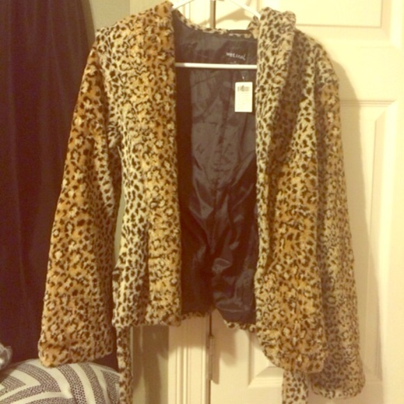 Faux fur leopard print tie front blazer