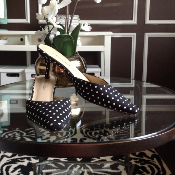 Size 7 Karen Scott polka dot kitten heels