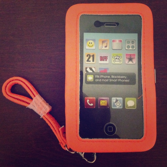 ✨Brand new IPhone wristlet/wallet😍✨