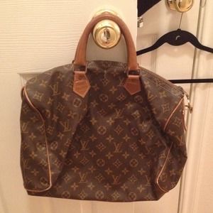 Vintage Louis Tote for sale! 🎀 100% authentic!