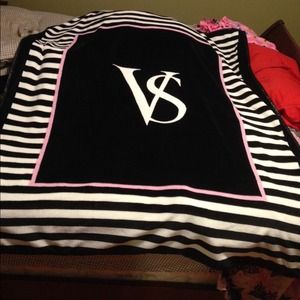VS fleece blanket
