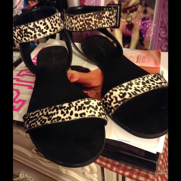 🎉SALE🎉Zara pony hair black and white sandals