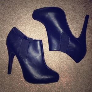 NWOT booties