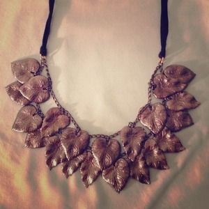 🍃Gap dark metal leafy necklace🍃
