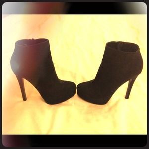 Chinese Laundry 5 inch black booties