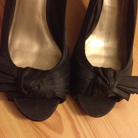 Black heels - Picture 2 of 3