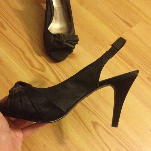 Black heels - Picture 3 of 3