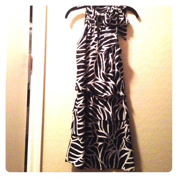 Black house white market dress