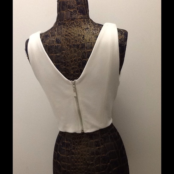 Modalistas White Crop Top - Picture 2 of 2